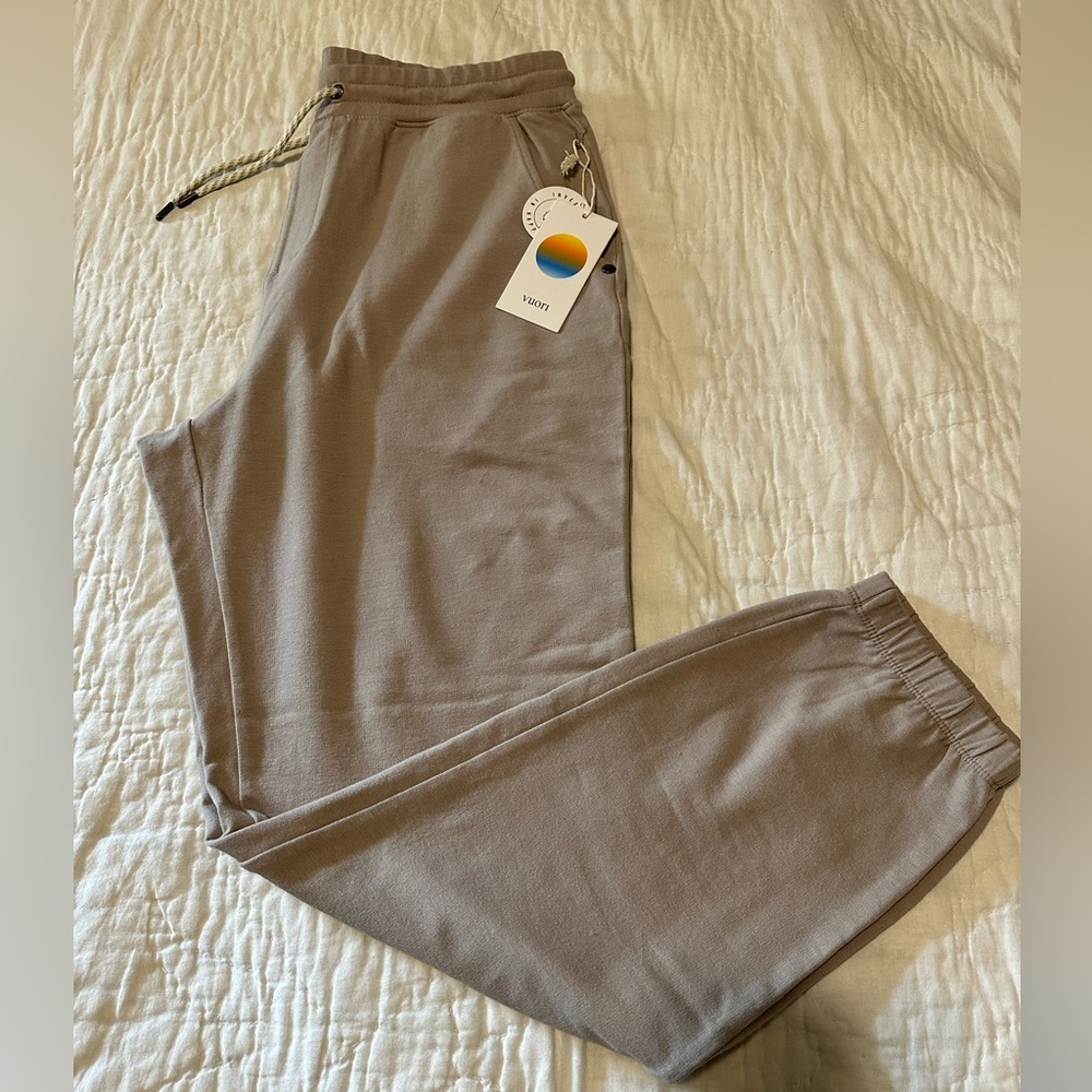 Vuori Malibu sweatpants, oyster, large, NWT
